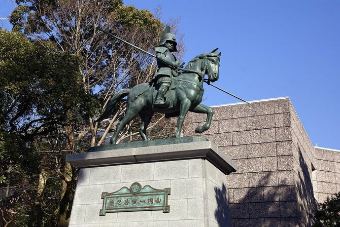 本山伯雲作「山内一豊像」高知県高知市の高知城、大正元年（1912）