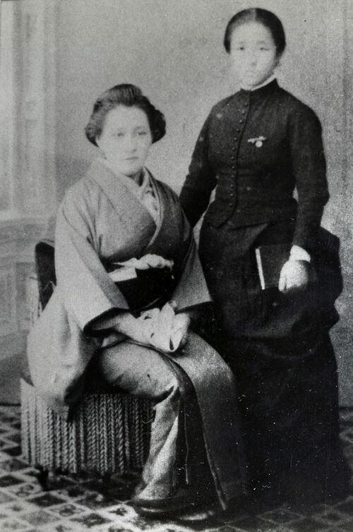 新潟の知命堂病院に勤めていたころの大関和（右）、瀬尾院長夫人と