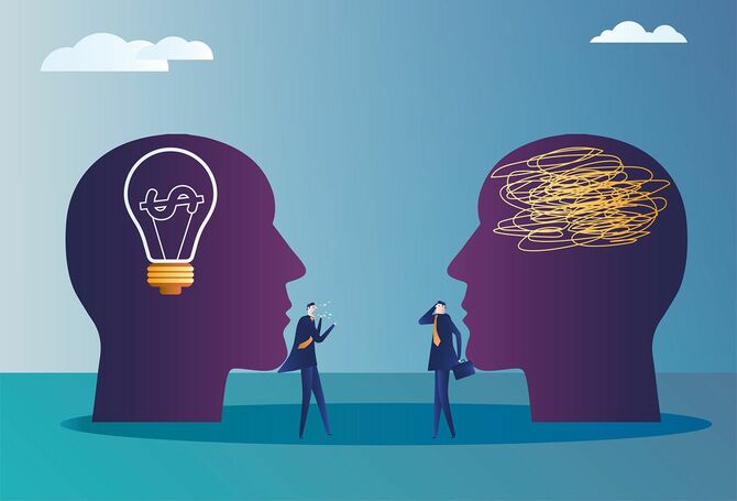 混乱した脳と賢い脳のイメージ