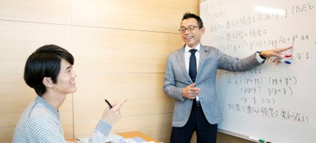 スマホを触る親のまねをする子にどう勉強させる？ 河合塾グループの専門家が答えます