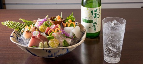 寶酒造的「Zuion」現已上市！ 「比高球雞尾酒更適合佐餐」－清淡清酒與蘇打水的完美融合，盡顯其精髓。