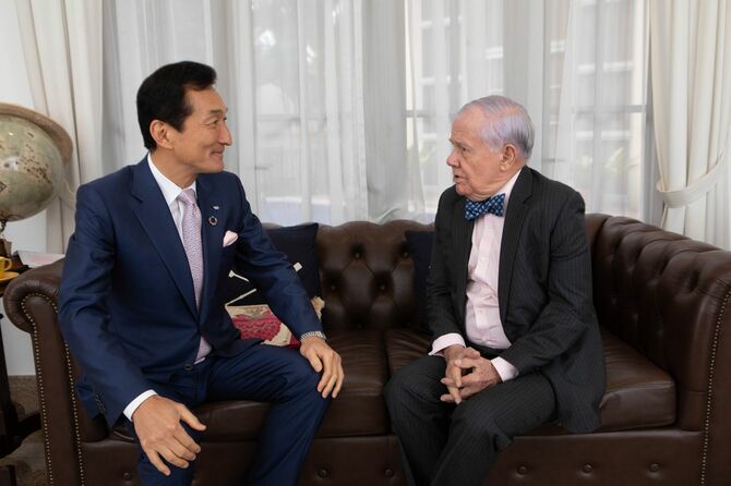 世界的投資家のジム・ロジャーズ氏とワタミ会長兼社長CEOの渡邊美樹氏